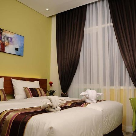 Biz Boulevard Hotel Manado Dış mekan fotoğraf