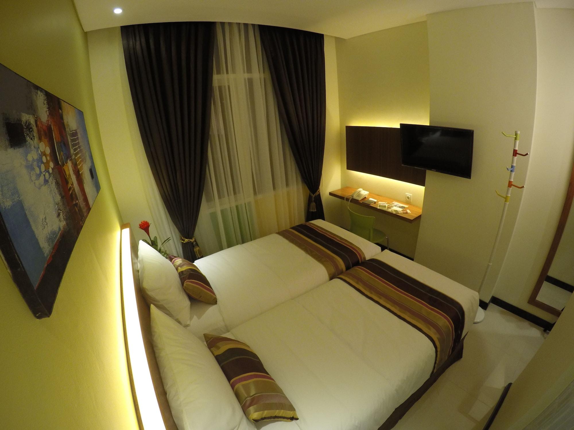 Biz Boulevard Hotel Manado Dış mekan fotoğraf