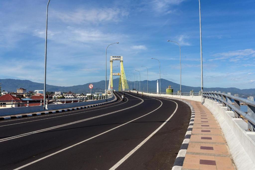 Biz Boulevard Hotel Manado Dış mekan fotoğraf