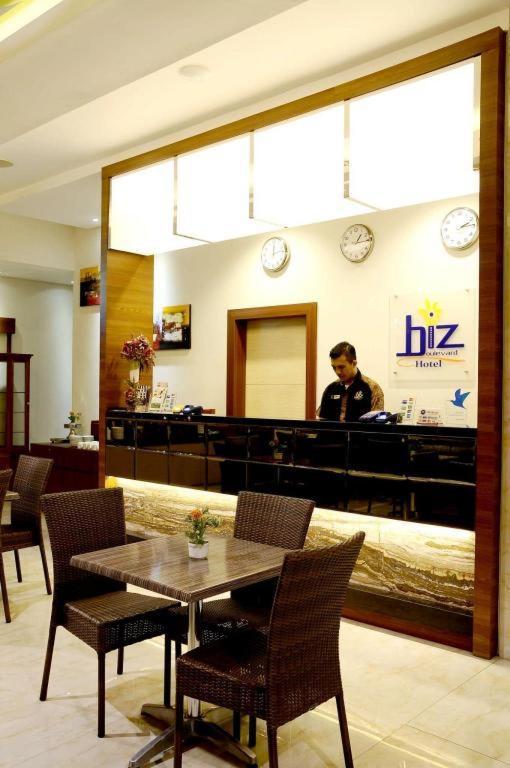 Biz Boulevard Hotel Manado Dış mekan fotoğraf