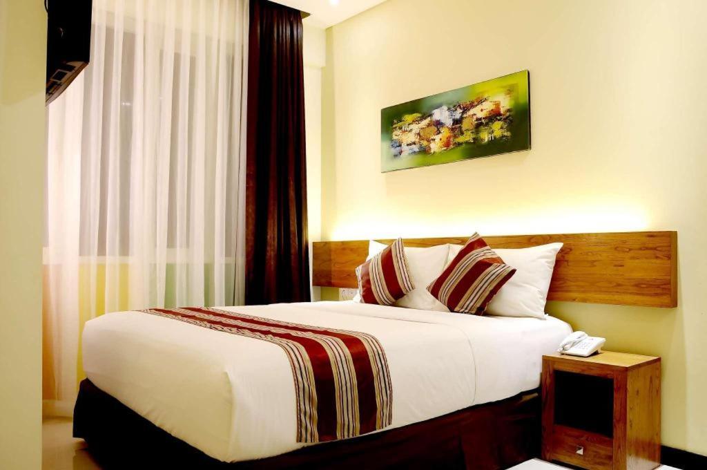 Biz Boulevard Hotel Manado Dış mekan fotoğraf