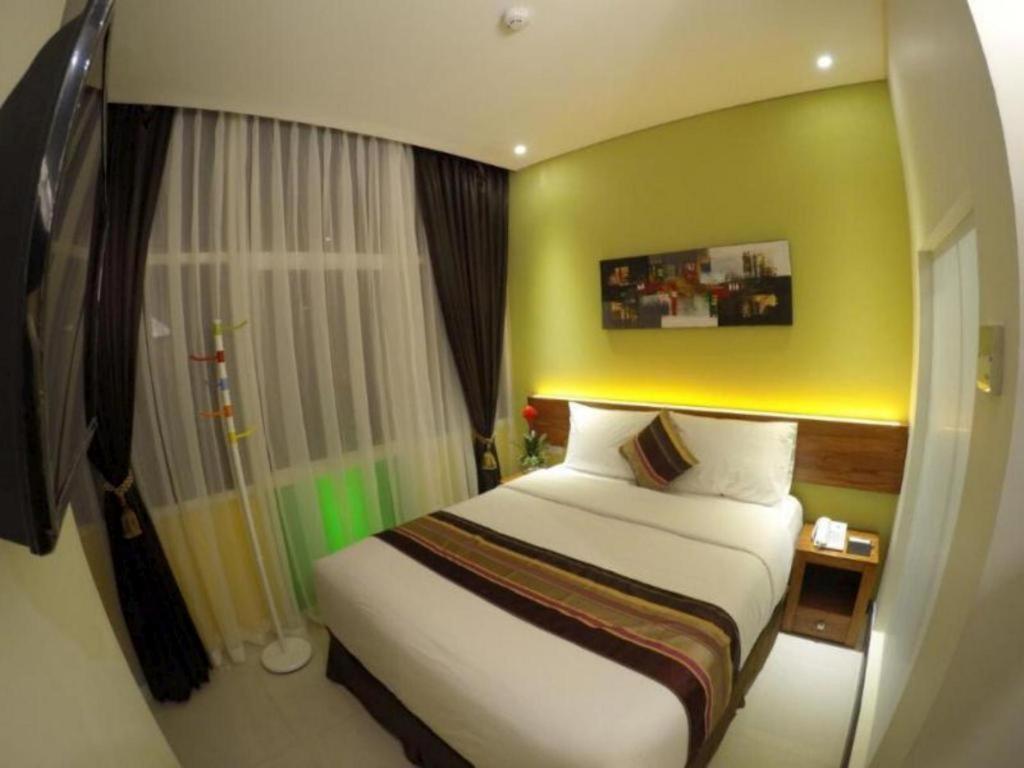 Biz Boulevard Hotel Manado Dış mekan fotoğraf