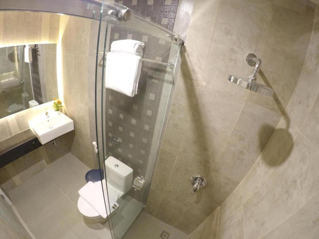 Biz Boulevard Hotel Manado Dış mekan fotoğraf
