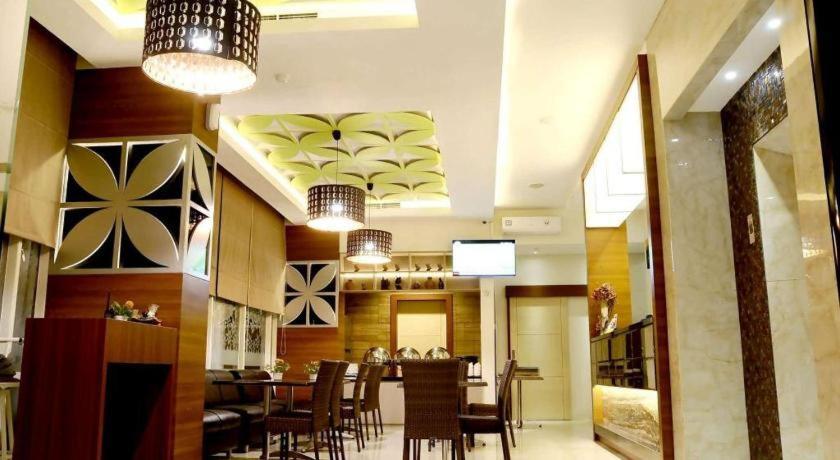 Biz Boulevard Hotel Manado Dış mekan fotoğraf