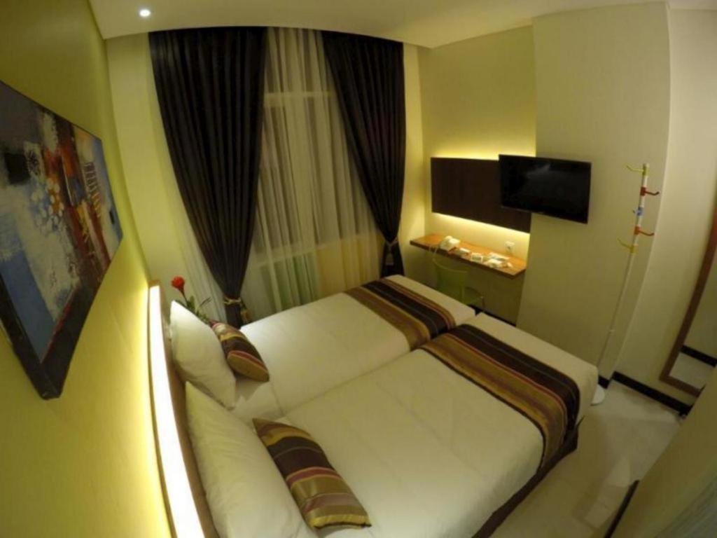 Biz Boulevard Hotel Manado Dış mekan fotoğraf