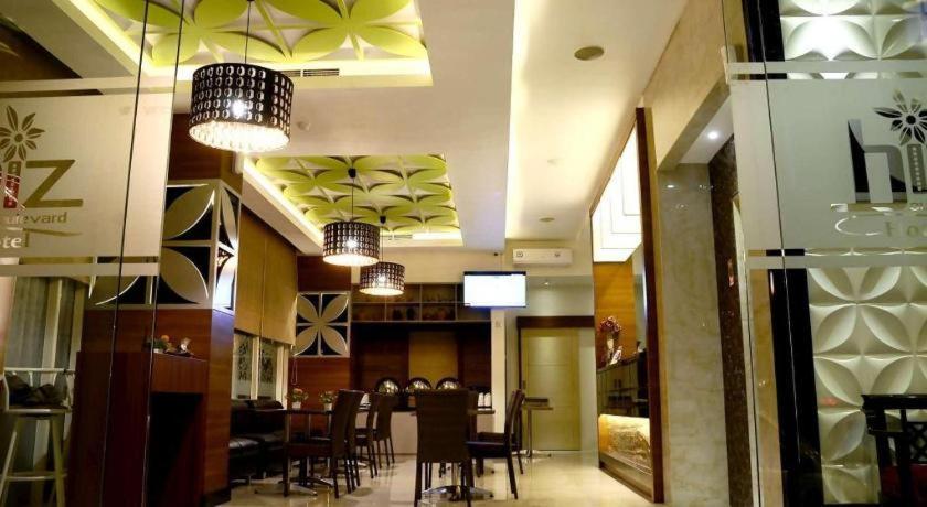 Biz Boulevard Hotel Manado Dış mekan fotoğraf
