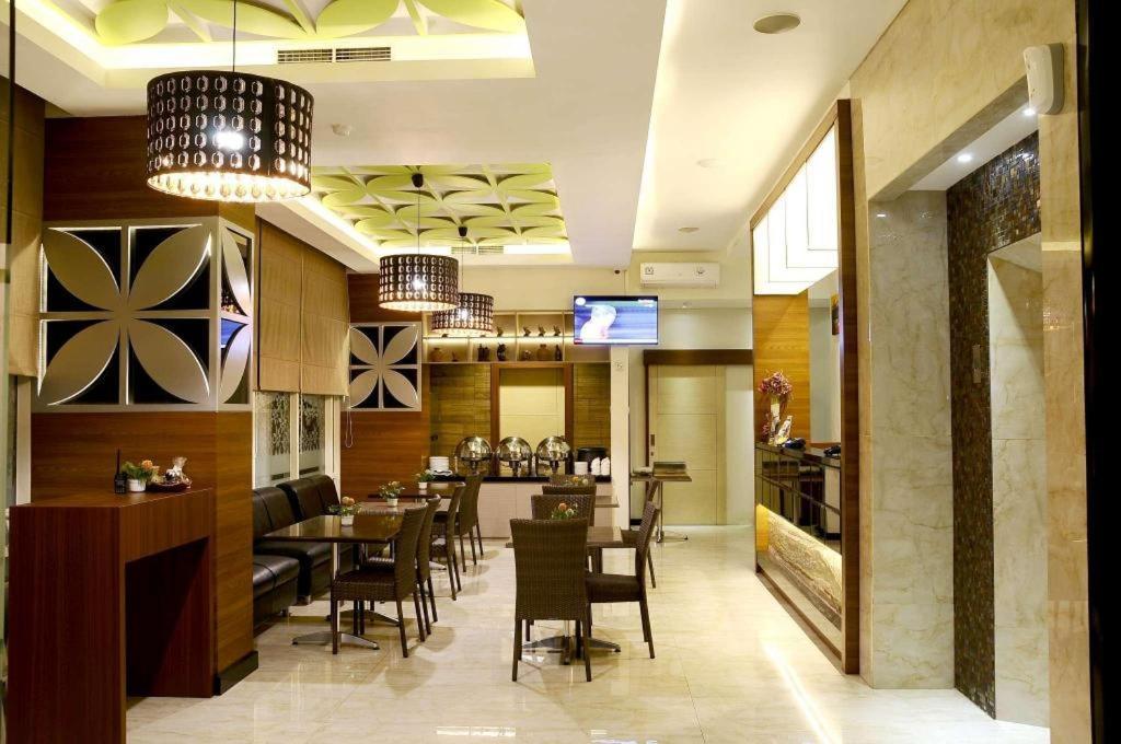 Biz Boulevard Hotel Manado Dış mekan fotoğraf