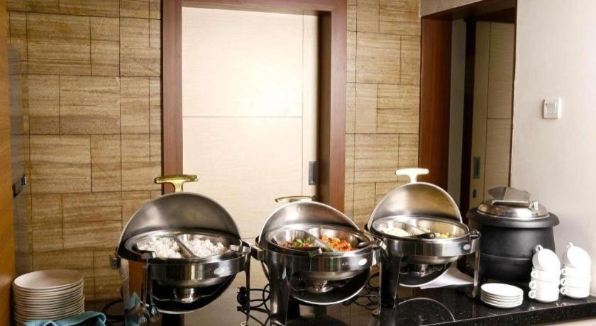 Biz Boulevard Hotel Manado Dış mekan fotoğraf