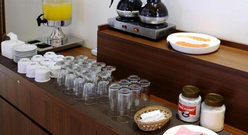 Biz Boulevard Hotel Manado Dış mekan fotoğraf