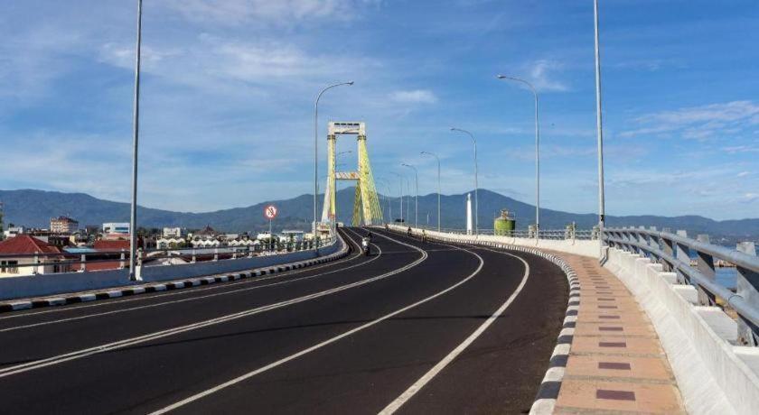 Biz Boulevard Hotel Manado Dış mekan fotoğraf
