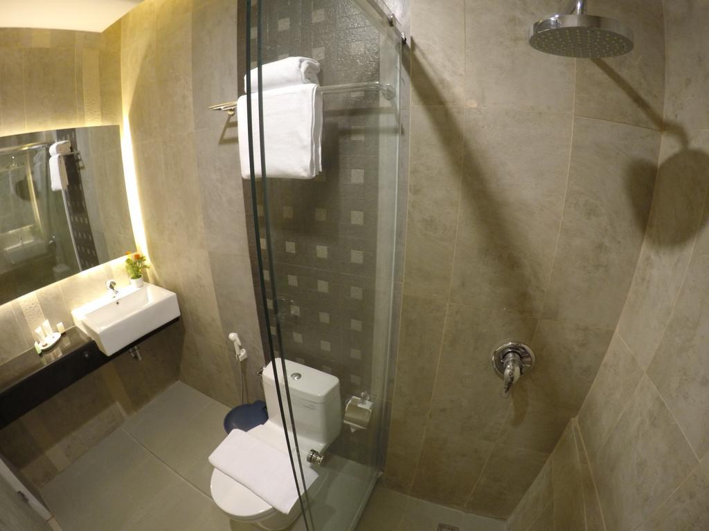 Biz Boulevard Hotel Manado Dış mekan fotoğraf