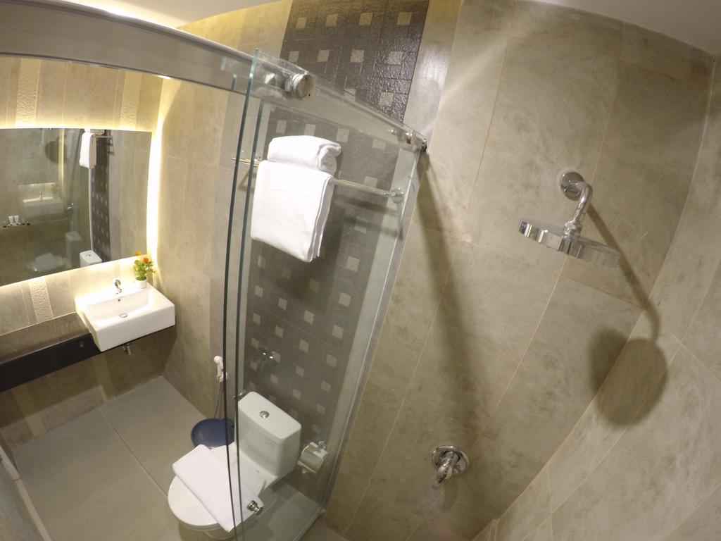 Biz Boulevard Hotel Manado Dış mekan fotoğraf