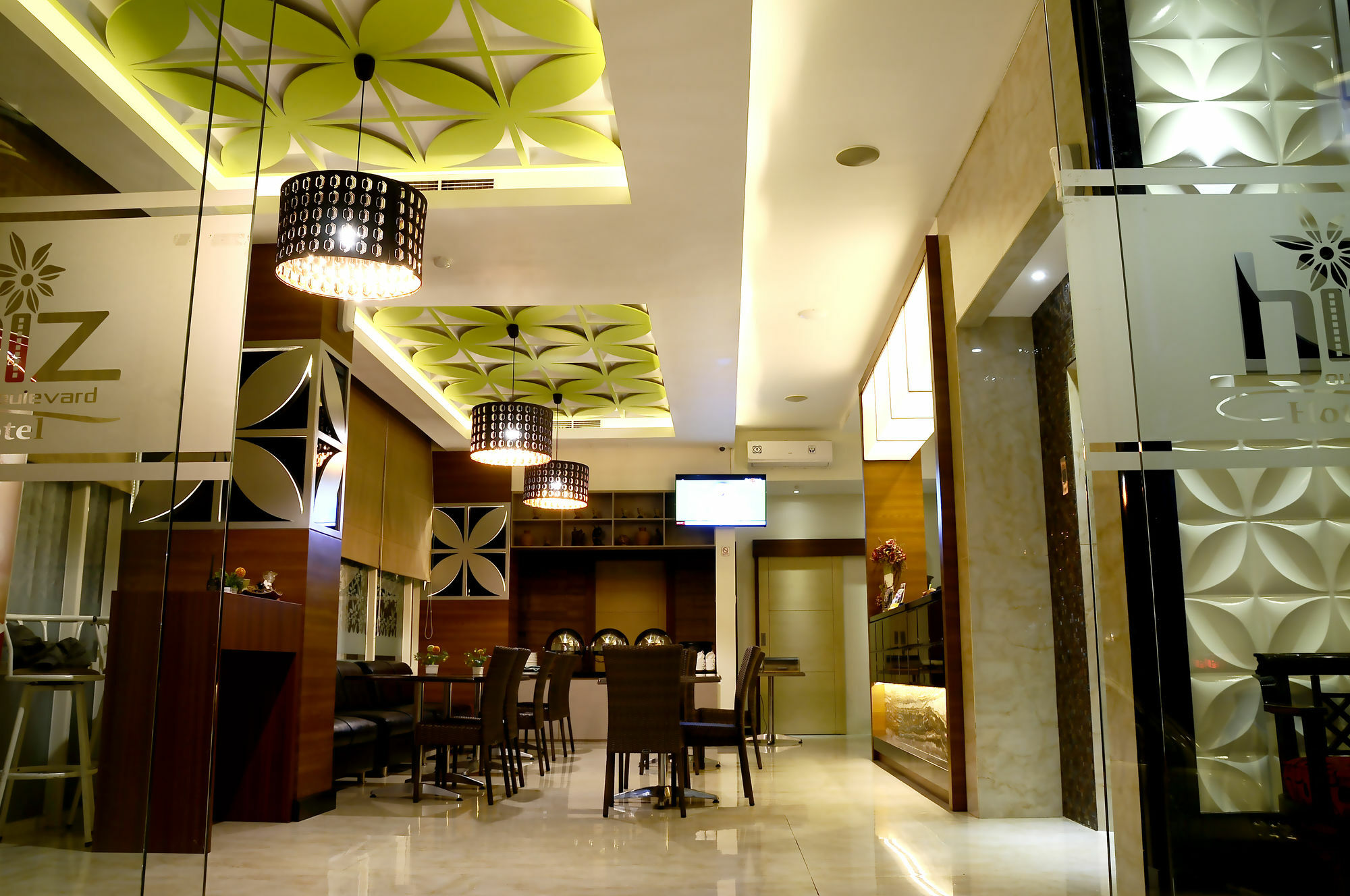 Biz Boulevard Hotel Manado Dış mekan fotoğraf