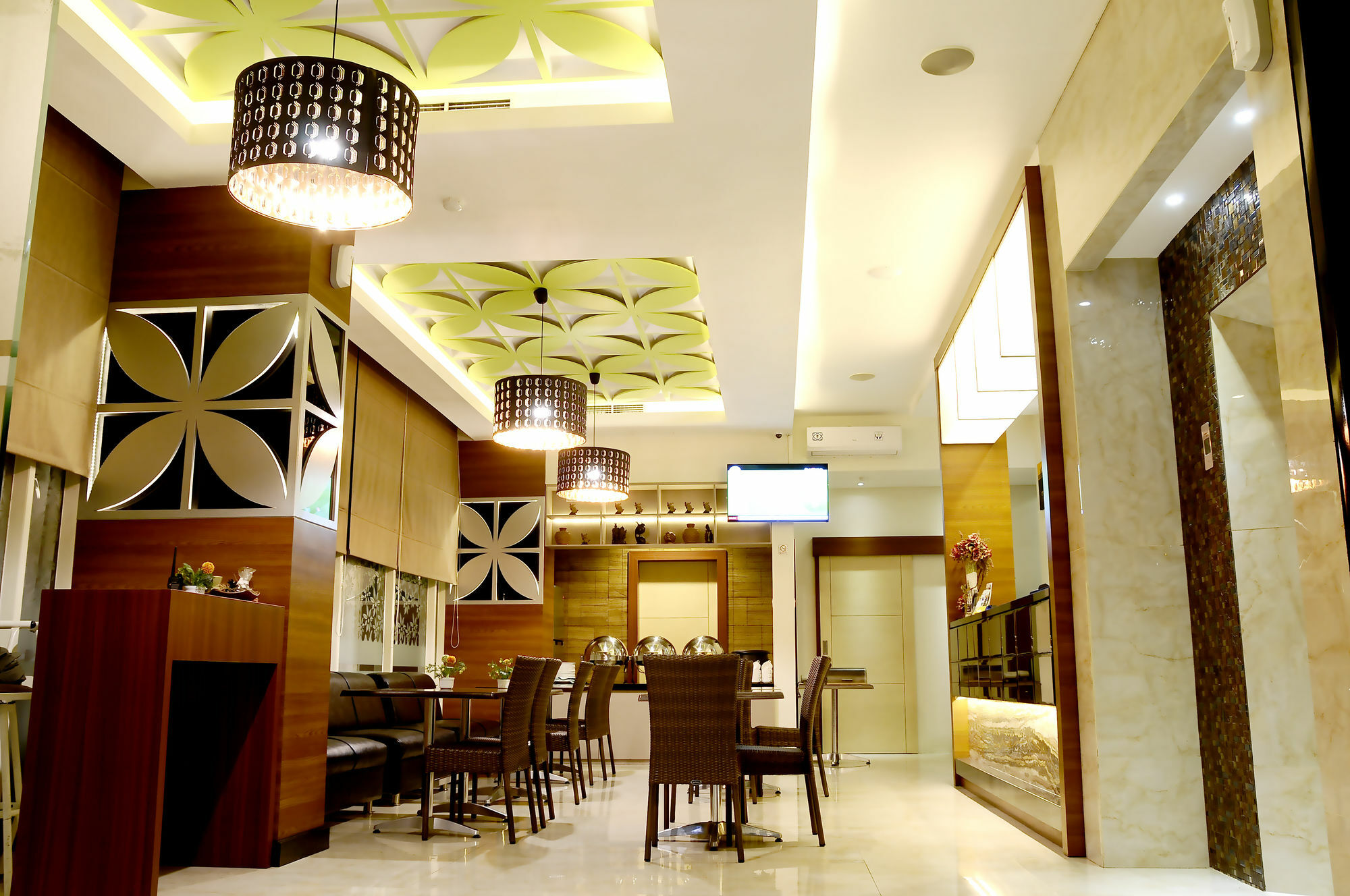 Biz Boulevard Hotel Manado Dış mekan fotoğraf