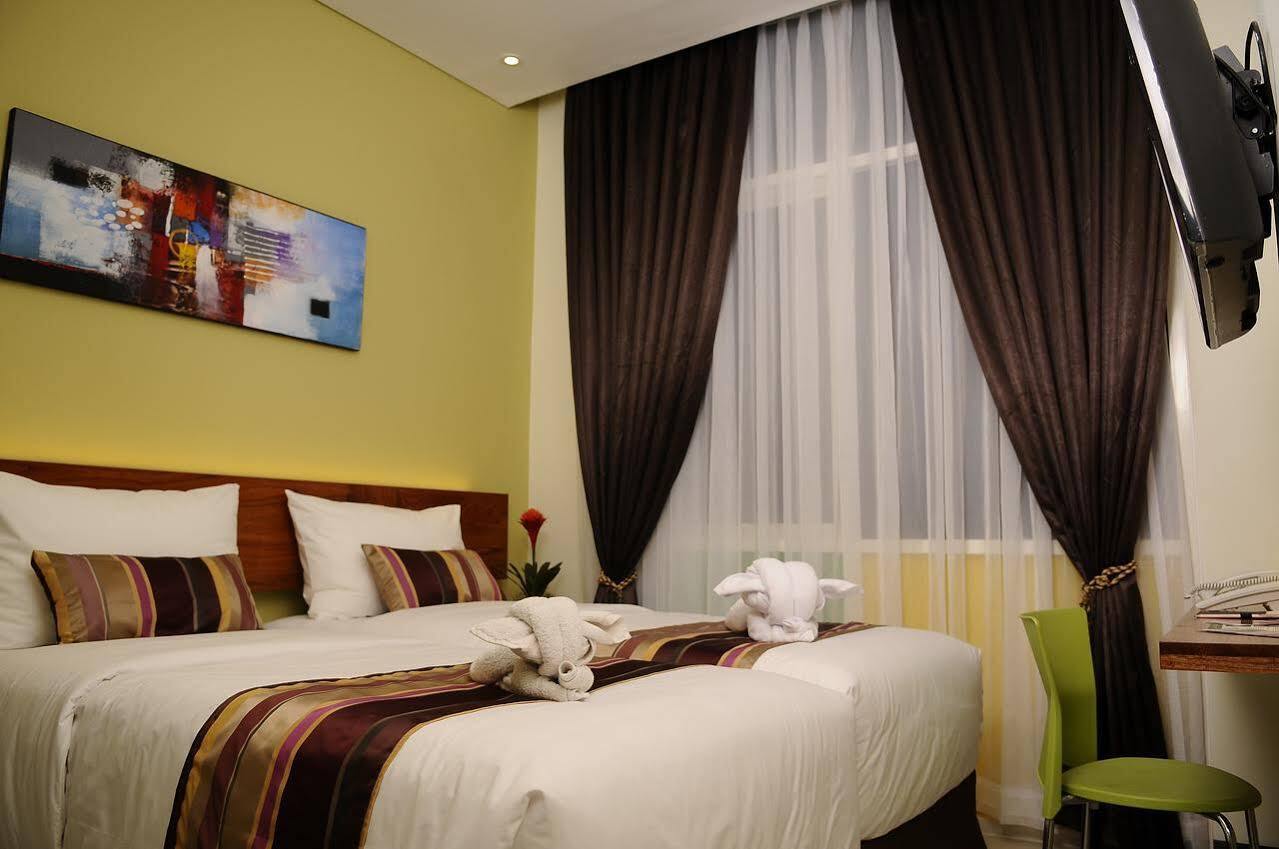 Biz Boulevard Hotel Manado Dış mekan fotoğraf