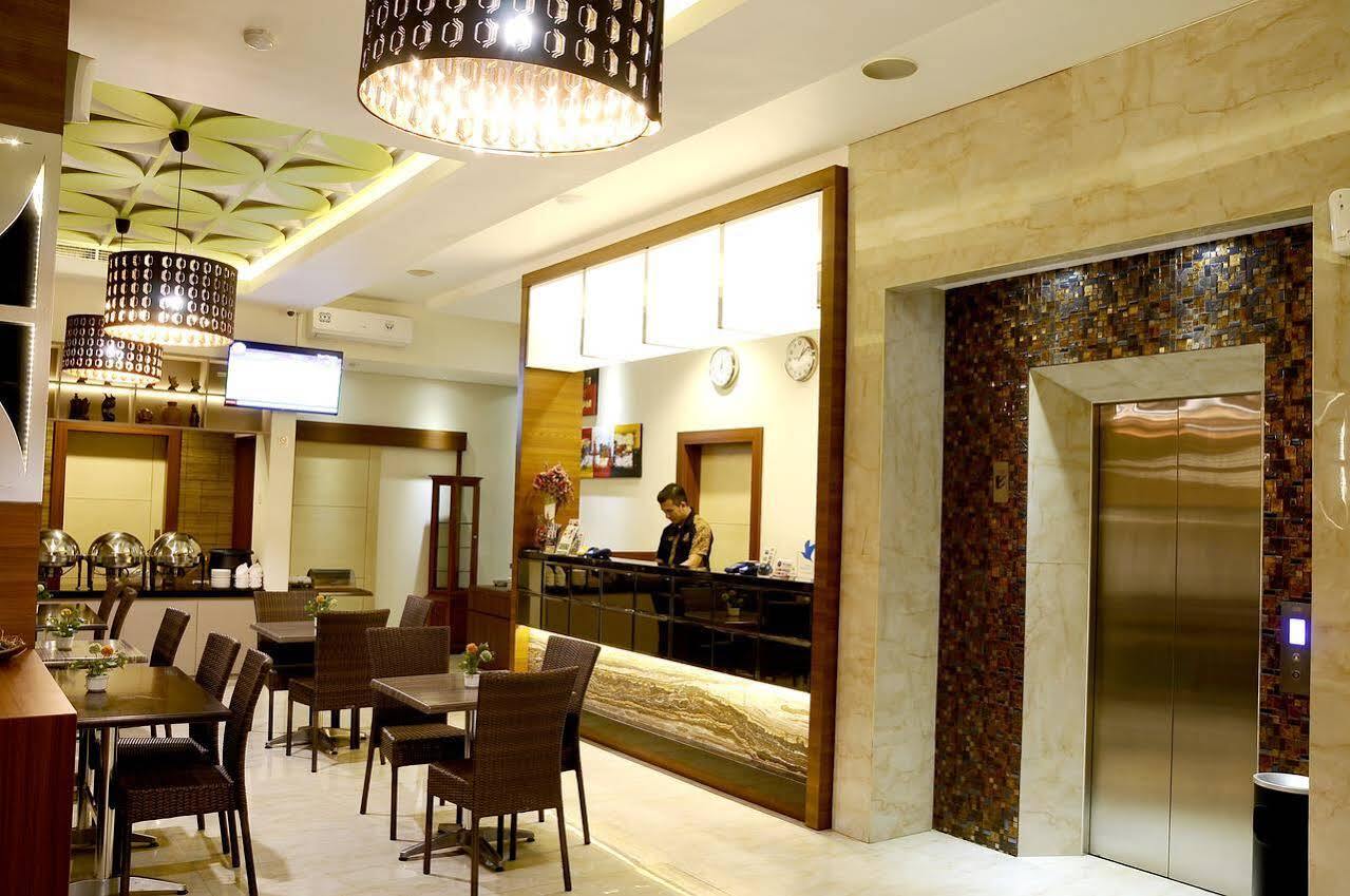 Biz Boulevard Hotel Manado Dış mekan fotoğraf