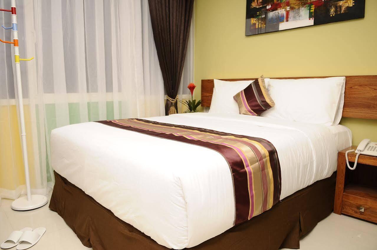 Biz Boulevard Hotel Manado Dış mekan fotoğraf